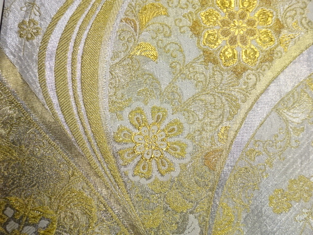  曲線に華紋・唐草・枝垂れ桜模様織出し袋帯